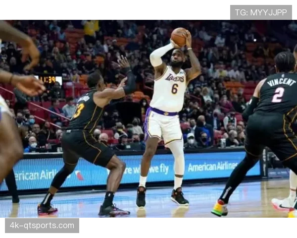 “战术通讯:从录像看,魔术如何用锋线群构建的“换防锁链”限制住米切尔的持球进攻” “战术通讯:从录像看,魔术如何用锋线群构建的“换防锁链”限制住米切尔的持球进攻”